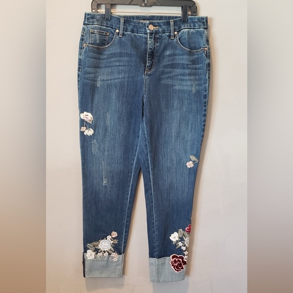 Chico SO Blue Cropped Jeans with Red Floral Embroidery Chico size 1 = size 8 - Picture 1 of 8